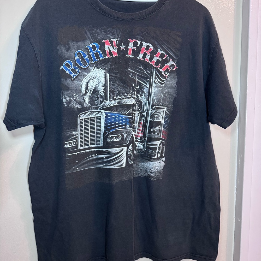 Born Free Black Graphic T-Shirt size: L